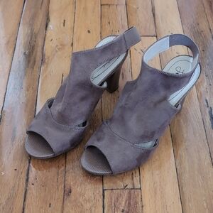 LifeStride Suede Pumps